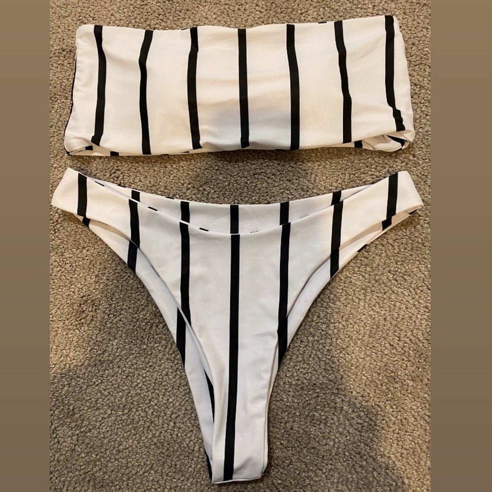 Strapless striped bikini set